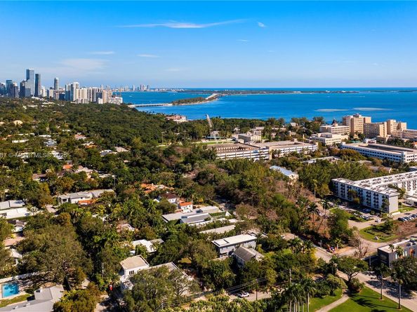 1621 S Bayshore Dr, Miami FL 33133