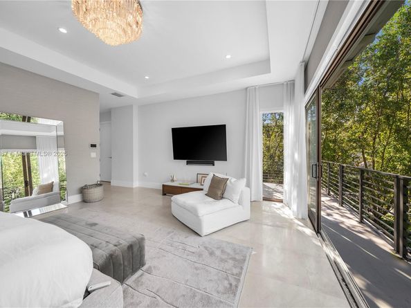 1621 S Bayshore Dr, Miami FL 33133