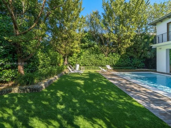 1621 S Bayshore Dr, Miami FL 33133