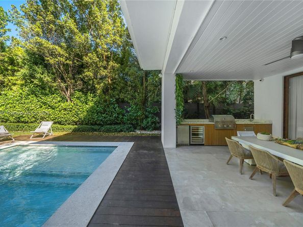 1621 S Bayshore Dr, Miami FL 33133