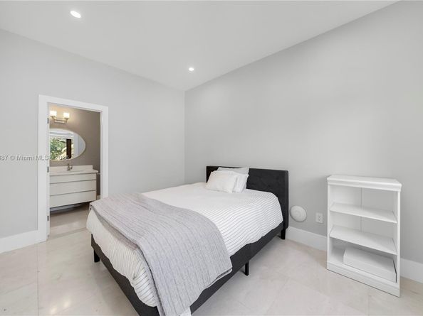 1621 S Bayshore Dr, Miami FL 33133