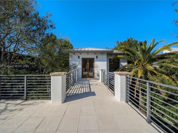 1621 S Bayshore Dr, Miami FL 33133