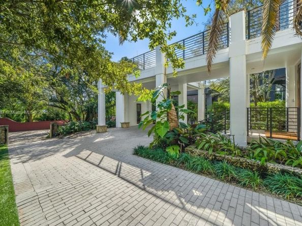 1621 S Bayshore Dr, Miami FL 33133