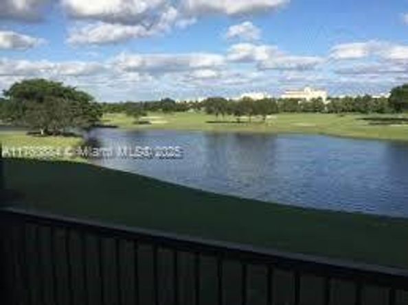 3300 W Rolling Hills Cir 401, Davie FL 33328