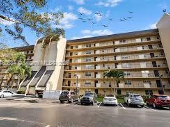 3300 W Rolling Hills Cir 401, Davie FL 33328