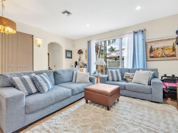 13174 NW 9th Ct, Pembroke Pines FL 33028