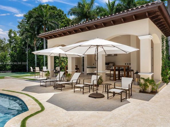 5001 Pine Dr, Miami FL 33143