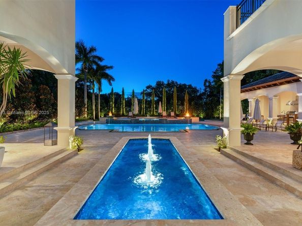 5001 Pine Dr, Miami FL 33143