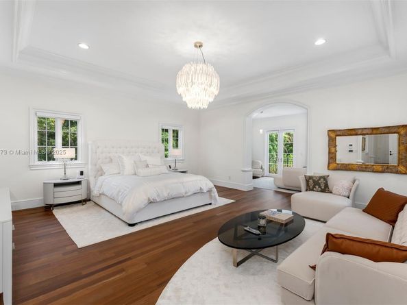 5001 Pine Dr, Miami FL 33143