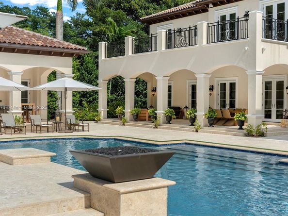 5001 Pine Dr, Miami FL 33143