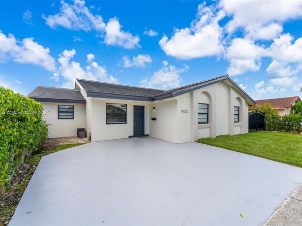 1052 NW 127th Path, Miami FL 33182
