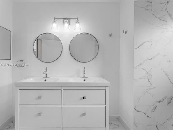1052 NW 127th Path, Miami FL 33182