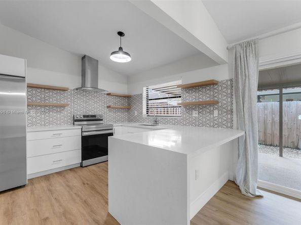 1052 NW 127th Path, Miami FL 33182