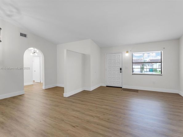 1052 NW 127th Path, Miami FL 33182