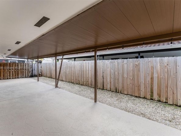 1052 NW 127th Path, Miami FL 33182