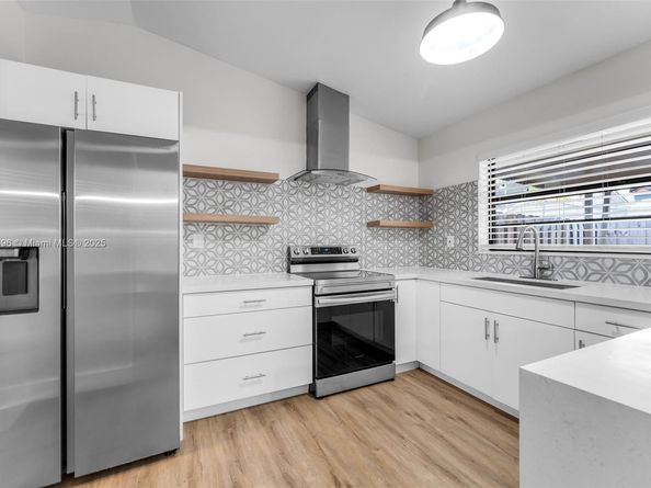 1052 NW 127th Path, Miami FL 33182