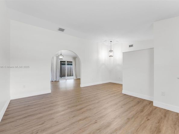 1052 NW 127th Path, Miami FL 33182