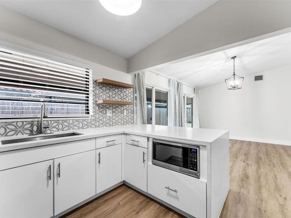 1052 NW 127th Path, Miami FL 33182