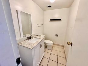 13499 Biscayne Blvd 703, North Miami FL 33181