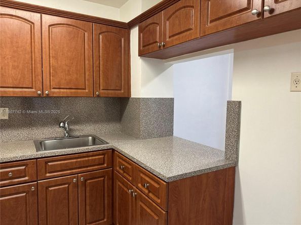 1130 11th St 4J, Miami Beach FL 33139