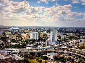 92 SW 3rd St 4709, Miami FL 33130