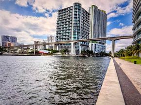 92 SW 3rd St 4709, Miami FL 33130