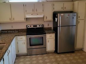 302 E Lakeview Dr E 302, Royal Palm Beach FL 33411