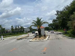 2841 Somerset Dr 117, Lauderdale Lakes FL 33311