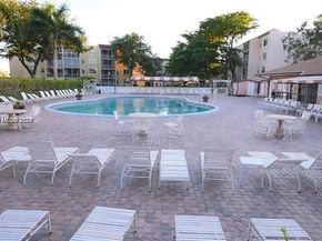 2841 Somerset Dr 117, Lauderdale Lakes FL 33311