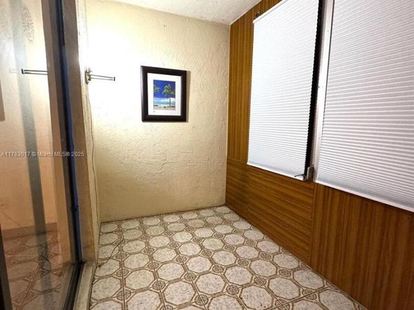 2841 Somerset Dr 117, Lauderdale Lakes FL 33311