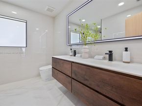2415 NE 35th Dr, Fort Lauderdale FL 33308