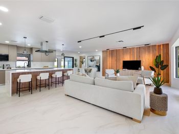 2415 NE 35th Dr