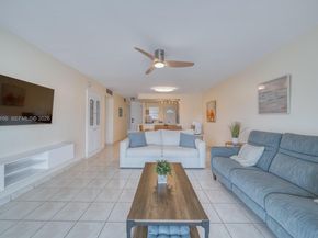 3849 NE 169th St 412, North Miami Beach FL 33160