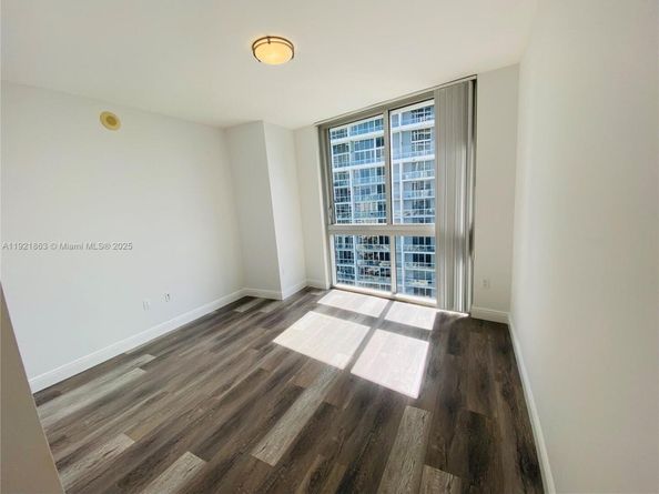 475 Brickell Ave 3715, Miami FL 33131