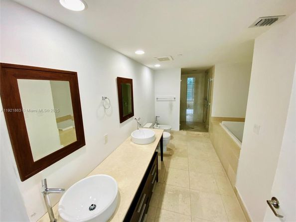 475 Brickell Ave 3715, Miami FL 33131