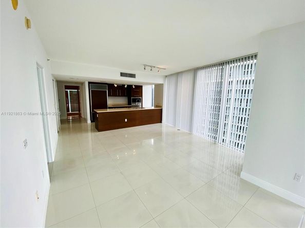 475 Brickell Ave 3715, Miami FL 33131