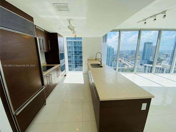 475 Brickell Ave 3715, Miami FL 33131