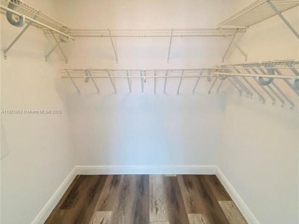 475 Brickell Ave 3715, Miami FL 33131