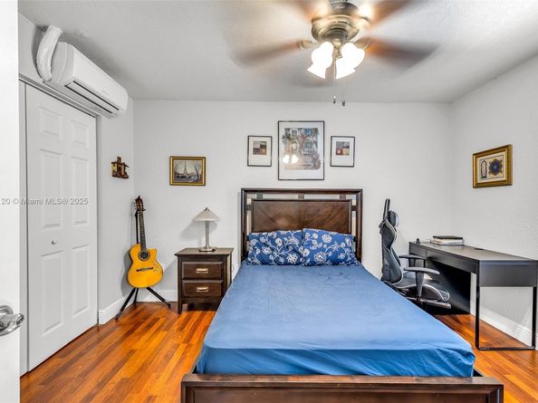 16260 La Costa Dr, Weston FL 33326