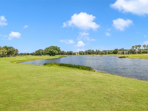 16260 La Costa Dr, Weston FL 33326