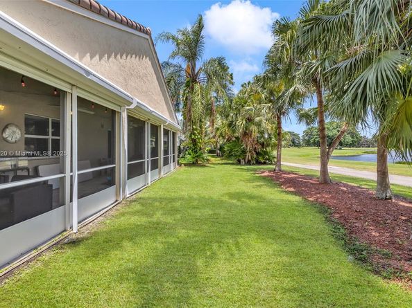 16260 La Costa Dr, Weston FL 33326