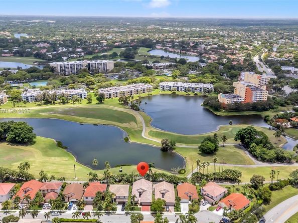 16260 La Costa Dr, Weston FL 33326