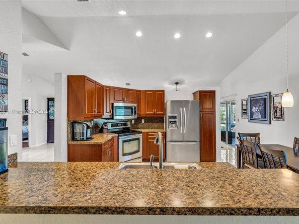 16260 La Costa Dr, Weston FL 33326