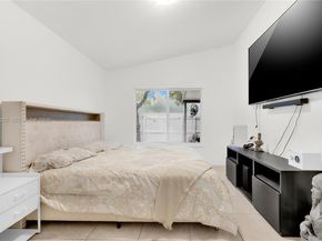 1959 SE 10th St, Homestead FL 33035