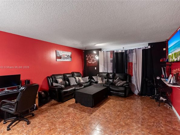 403 NW 68th Ave 317, Plantation FL 33317