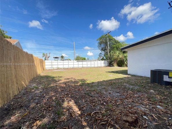 515 NW 30th Ter, Fort Lauderdale FL 33311
