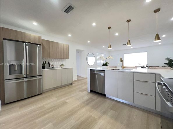 515 NW 30th Ter, Fort Lauderdale FL 33311