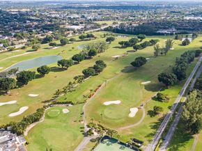 8940 S Hollybrook Blvd 53304, Pembroke Pines FL 33025