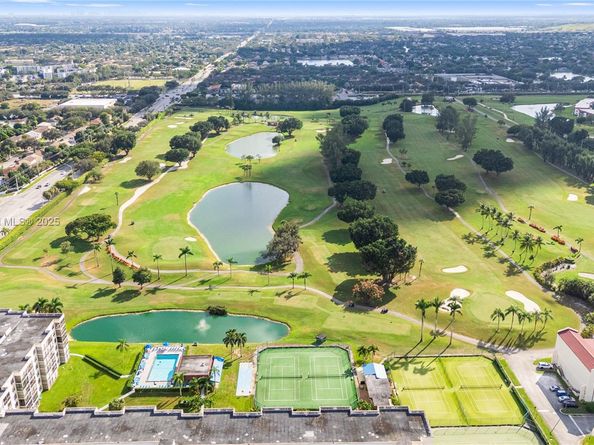 8940 S Hollybrook Blvd 53304, Pembroke Pines FL 33025