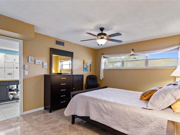 8940 S Hollybrook Blvd 53304, Pembroke Pines FL 33025